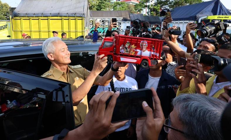 Ratusan Sopir Truk Nobatkan Ganjar Pranowo sebagai Bapak Truk Nusantara