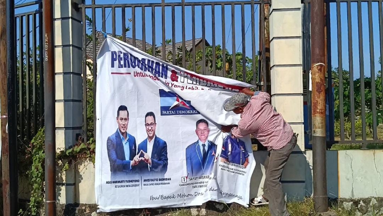 DPC Demokrat Bangka Barat Turunkan Spanduk Bergambar Anies Baswedan