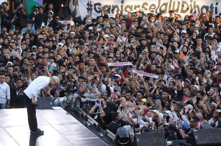 Ganjar Teteskan Air Mata Disambut Lautan Manusia saat Perpisahan: Jaga Guyub Rukun
