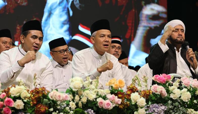  Hadiri Jateng Bersholawat Terakhir, Ganjar Titip Pesan Pemilu Damai dan Jangan Terpecah Belah