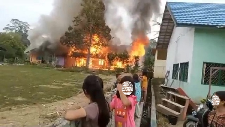 Rumdin Guru dan Asrama di Barito Utara Ludes Terbakar, Siswa Histeris Kehilangan Seragam