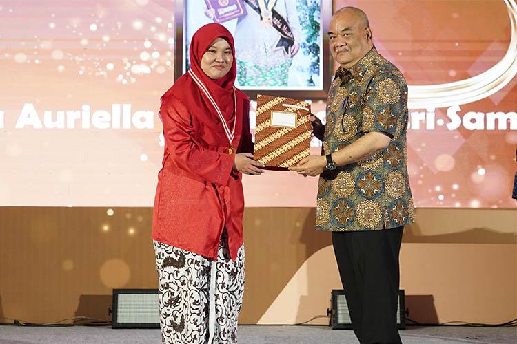 title 91 Pelajar SMK di Jogja Raih Penghargaan Wirausaha Belia, Ada yang Beromzet Rp100 Juta 91 Pelajar SMK di Jogja Raih Penghargaan Wirausaha Belia, Ada yang Beromzet Rp100 Juta