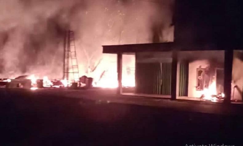 title Adik Bupati Muratara Tewas Dibacok, Rumah Pelaku Dibakar Massa Adik Bupati Muratara Tewas Dibacok, Rumah Pelaku Dibakar Massa
