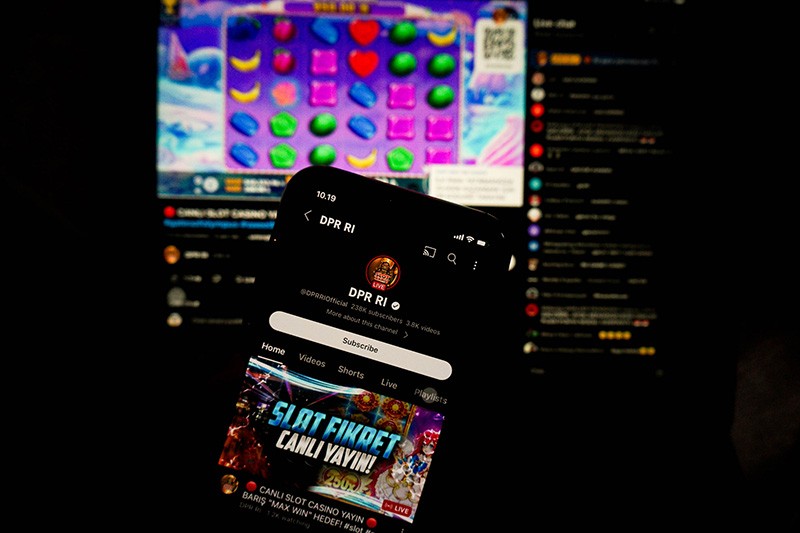 Penampakan Akun YouTube DPR Diretas Hacker, Tayangkan Siaran Langsung Judi Slot - Bagian 1
