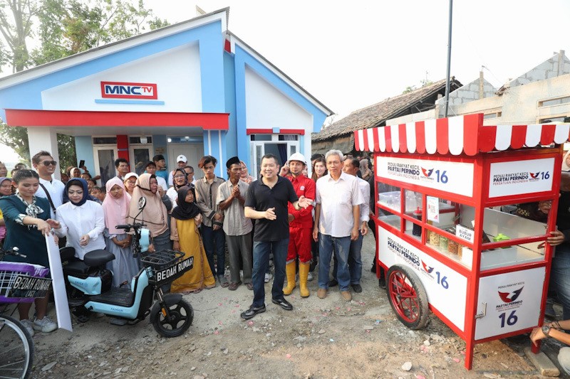 Tangis Bahagia Warga Tangerang Penerima Bedah Rumah, Uang Rp 15 Juta dan Gerobak Perindo - Bagian 5