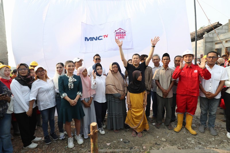 Tangis Bahagia Warga Tangerang Penerima Bedah Rumah, Uang Rp 15 Juta dan Gerobak Perindo - Bagian 2
