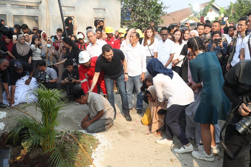 Tangis Bahagia Warga Tangerang Penerima Bedah Rumah, Uang Rp 15 Juta dan Gerobak Perindo - Bagian 1