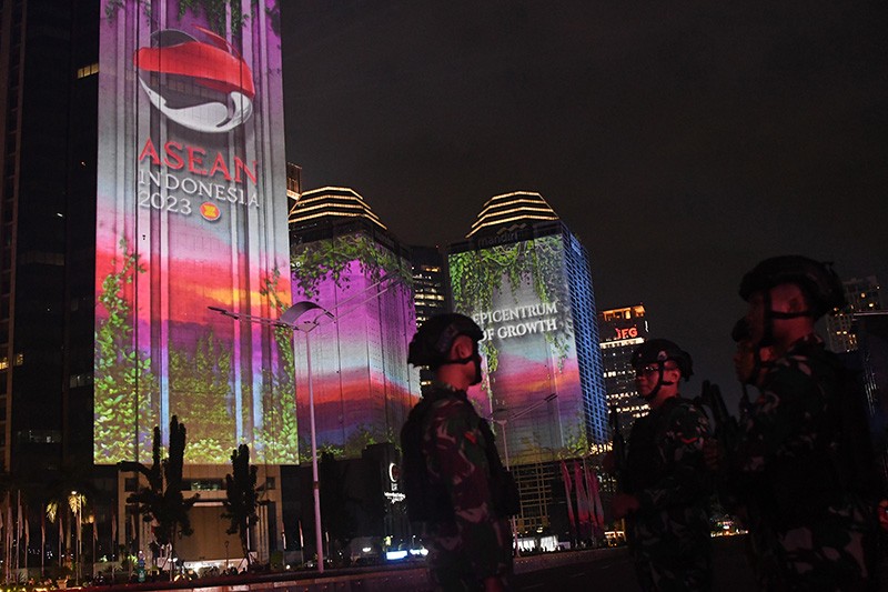 Warna-warni Video Mapping dan Kembang Api saat Gala Dinner KTT ke-43 ASEAN - Bagian 3