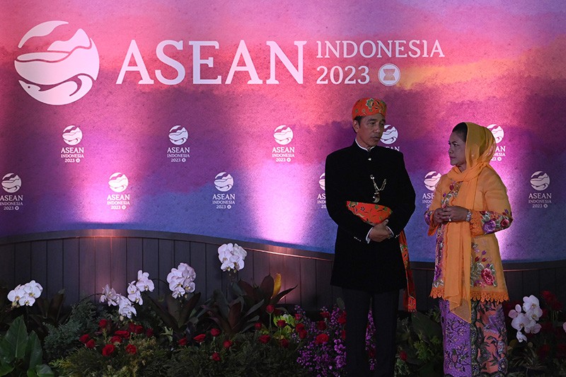 Potret Jokowi dan Iriana Berbaju Adat Betawi Bak Abang None Jakarta - Bagian 1