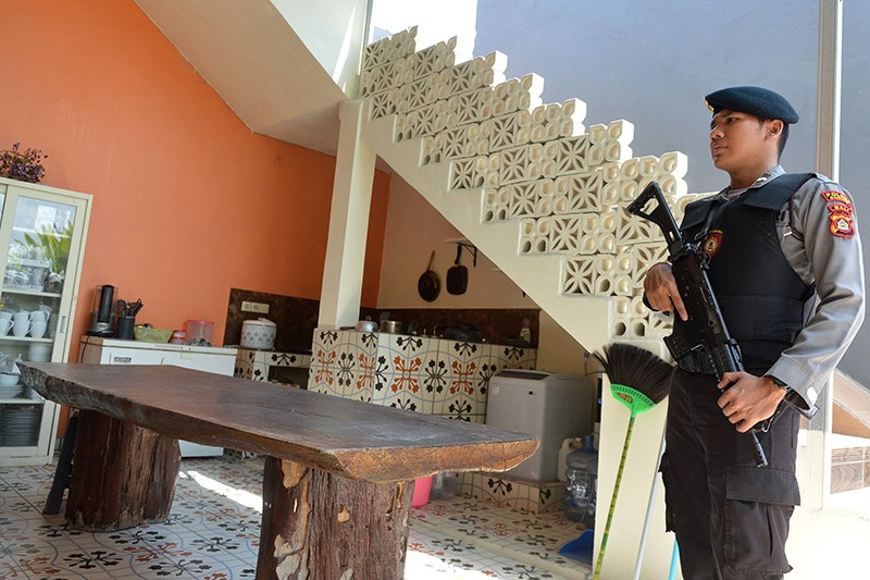 KPK Geledah Sebuah Rumah Terkait Dugaan Korupsi Kemnaker di Bali - Bagian 4