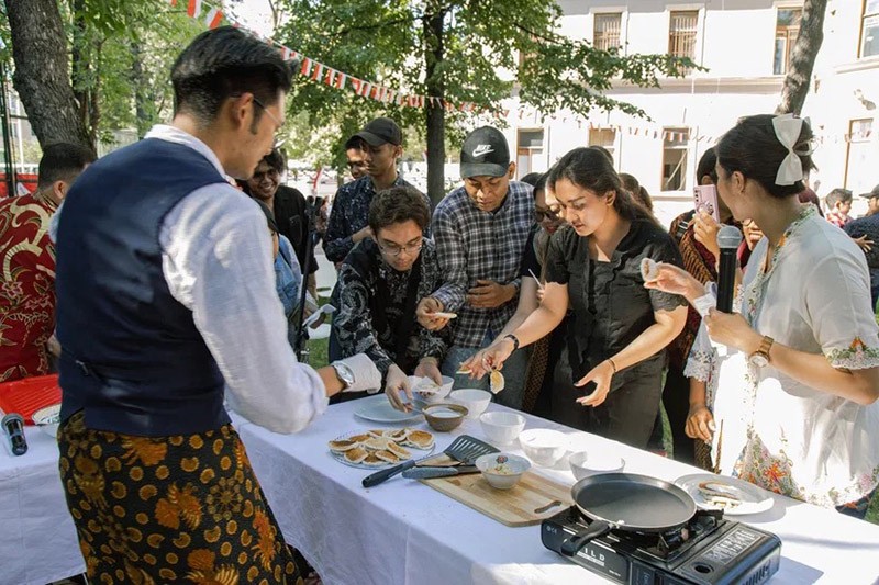 Chef Aziz Amri Terbang ke Moskow Ajarkan Menu Nusantara kepada Chef Lokal di 15 Restoran Niyama - Bagian 2