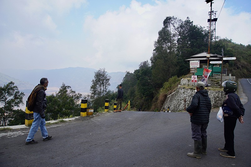 Buntut Kebakaran Bukit Teletubbies Gunung Bromo gegara Flare Prewedding - Bagian 3