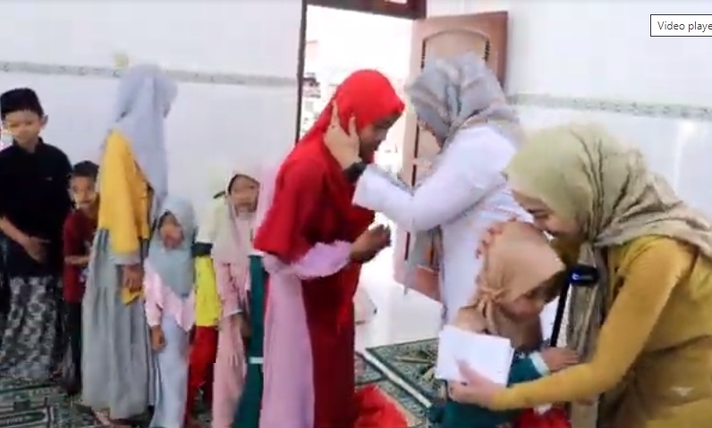 Gelar Bakti Sosial di Kediri, Bacaleg Perindo Venna Melinda Beri Santunan untuk Anak Yatim