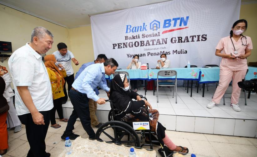 Bank BTN Beri Pengobatan Gratis di Surabaya - Bagian 1
