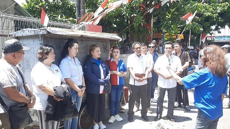 Caleg Partai Perindo Serahkan Gerobak ke Pelaku UMKM di Manado, Dihadiri Jaclyn Koloay