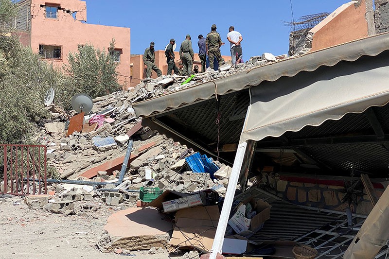 Proses Pencarian Korban Gempa Maroko Terkubur Reruntuhan Gedung - Bagian 5