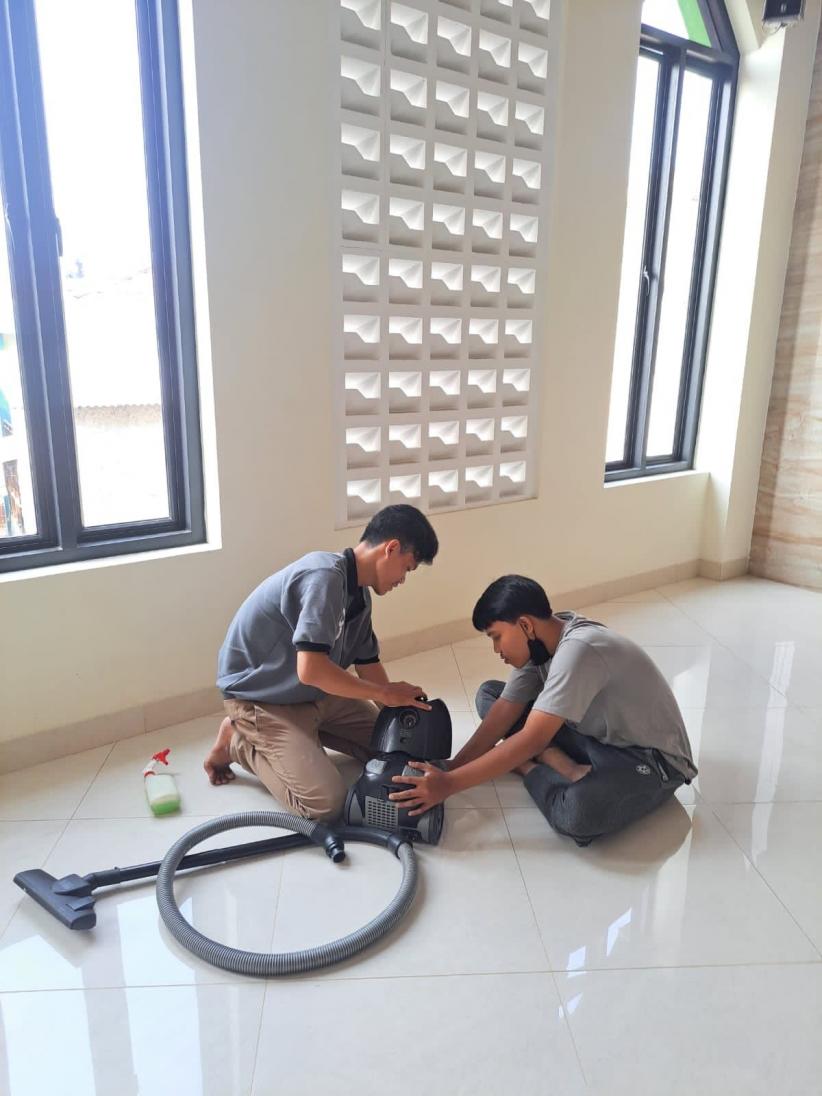 Gerakan Bersih-Bersih Kampung Keliling Bersama Universitas Darunnajah dan Cleansheet - Bagian 3