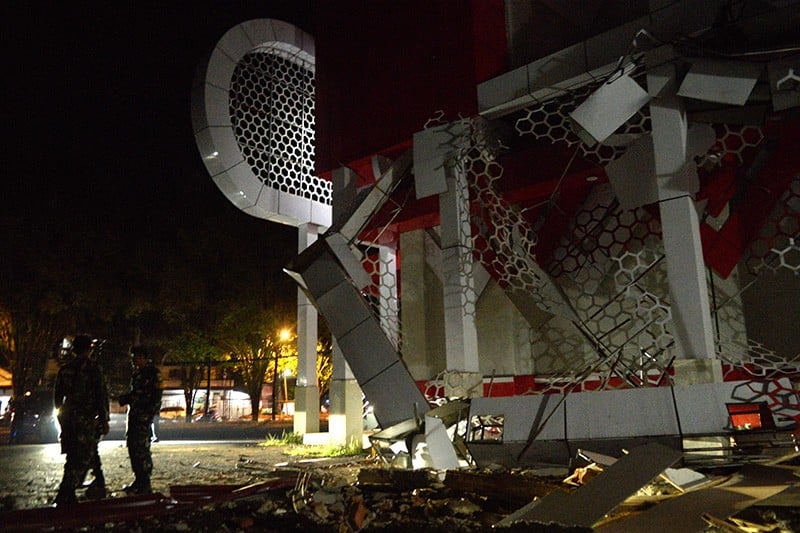 Kerusakan Gempa Halmahera hingga GOR Wolter Mongisidi Manado - Bagian 3