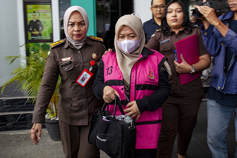 Tampang Mantan Pegawai Pegadaian Korupsi Rp1,1 M Ditangkap Kejaksaan, Ini Modusnya - Bagian 1