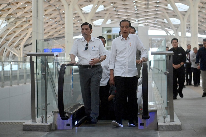 Foto-Foto Jokowi bersama Sejumlah Artis Jajal Kereta Cepat Jakarta-Bandung - Bagian 4