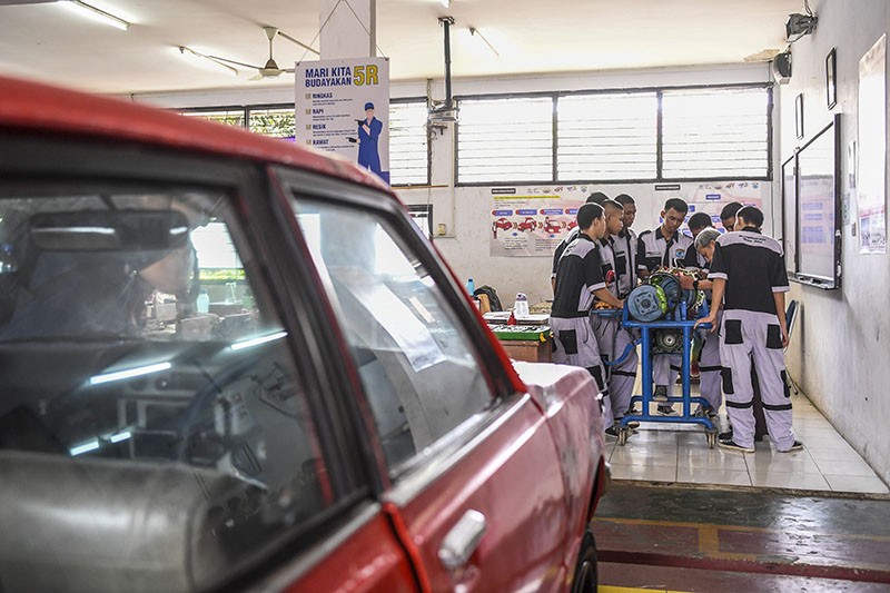 SMKN 26 Jakarta Konversi Kendaraan Berbahan Bakar Minyak jadi Listrik - Bagian 1