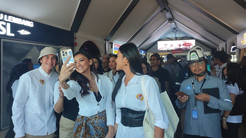 title Jajal Kereta Api Cepat, Jokowi dan Raffi Ahmad Cs Disambut Antusias Warga Bandung Jajal Kereta Api Cepat, Jokowi dan Raffi Ahmad Cs Disambut Antusias Warga Bandung