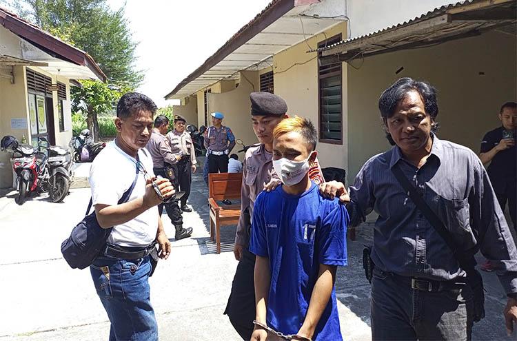 title Curi Ayam Hias Terekam CCTV, Pemuda Bantul Ditangkap Polisi Curi Ayam Hias Terekam CCTV, Pemuda Bantul Ditangkap Polisi