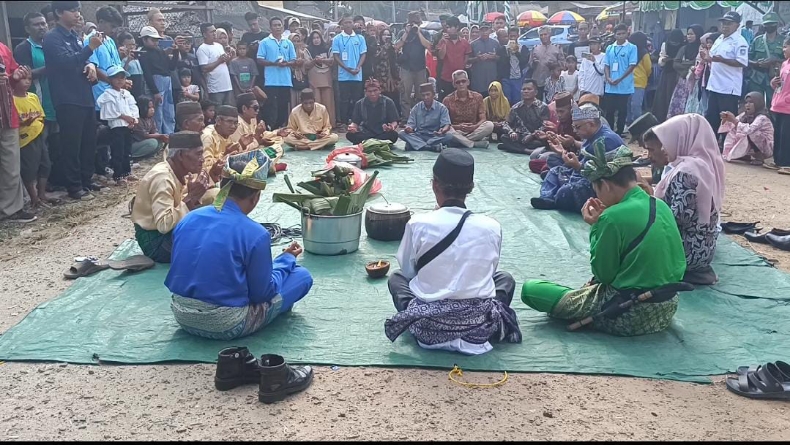 title Tradisi Rebo Kasan, Ritual Tolak Bala Warga Desa Air Nyatoh Bangka Barat Tradisi Rebo Kasan, Ritual Tolak Bala Warga Desa Air Nyatoh Bangka Barat