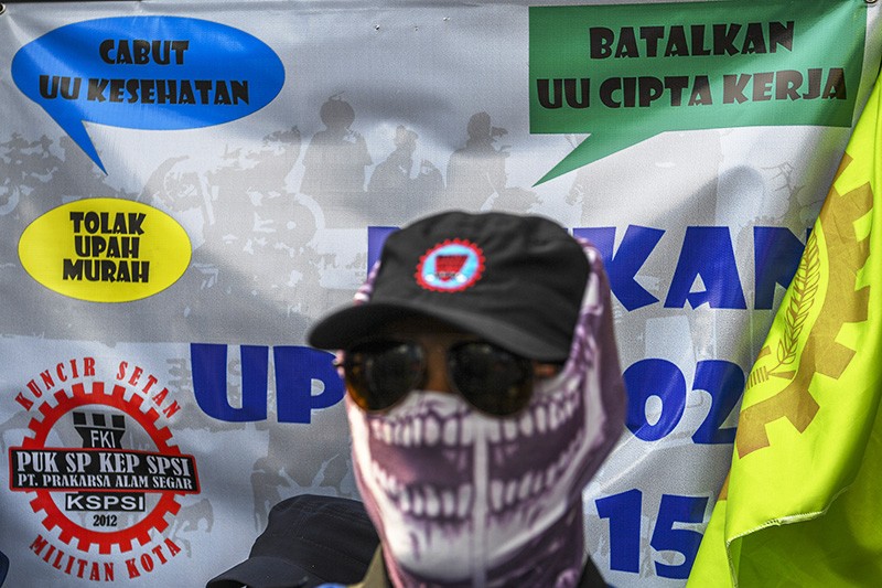 Ribuan Buruh Unjuk Rasa Desak Pemerintah Cabut Perppu Cipta Kerja - Bagian 3