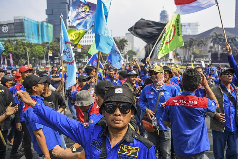 Ribuan Buruh Unjuk Rasa Desak Pemerintah Cabut Perppu Cipta Kerja - Bagian 2
