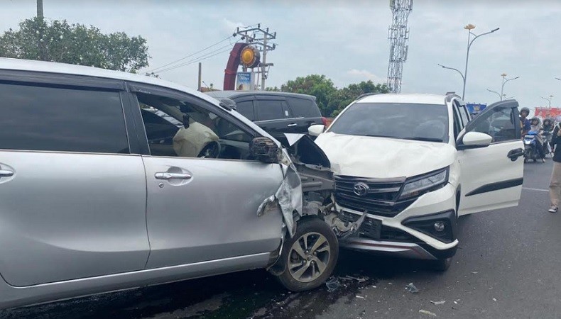 Kronologi Kecelakaan Hari Ini Di Bandarlampung, 3 Mobil Tabrakan ...