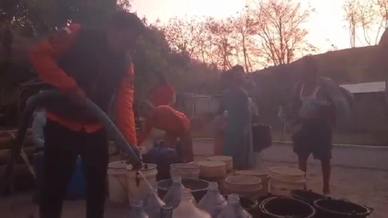 Kekeringan, Warga Cibodas Majalengka Hanya Andalkan Bantuan Air Bersih BBD