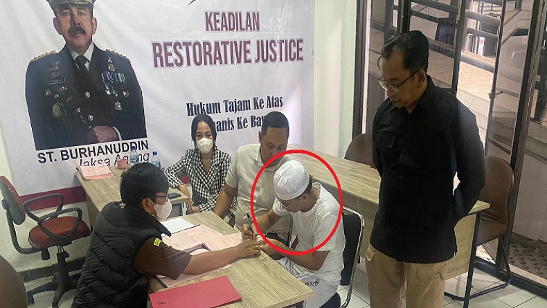 Ditreskrimsus Limpahkan YouTuber Emak Gila Tersangka Kasus Situs Judi Online ke Kejari Bandung