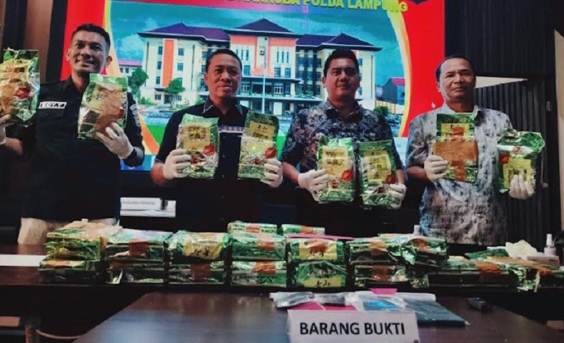 Polda Lampung Tangkap 2 Kurir Sabu Lintas Provinsi, 30 Kg Sabu Disita