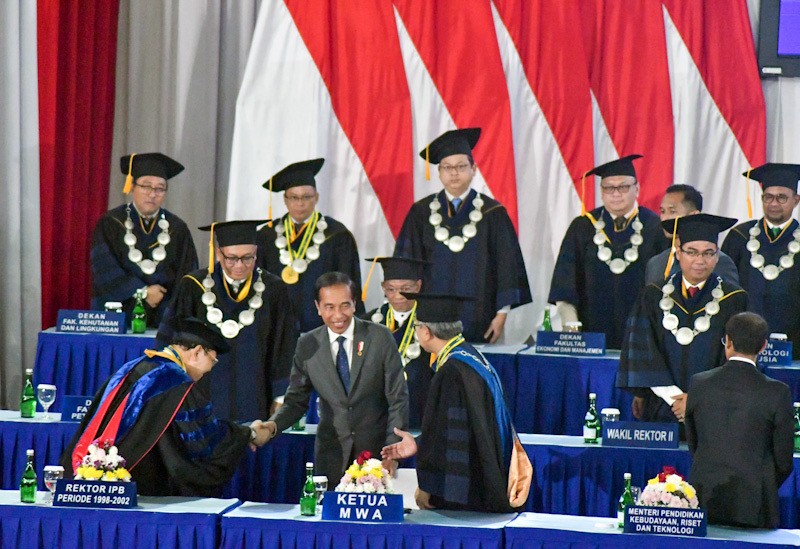 Presiden Jokowi Orasi Ilmiah di IPB Angkat Isu Krisis Pangan Global - Bagian 2
