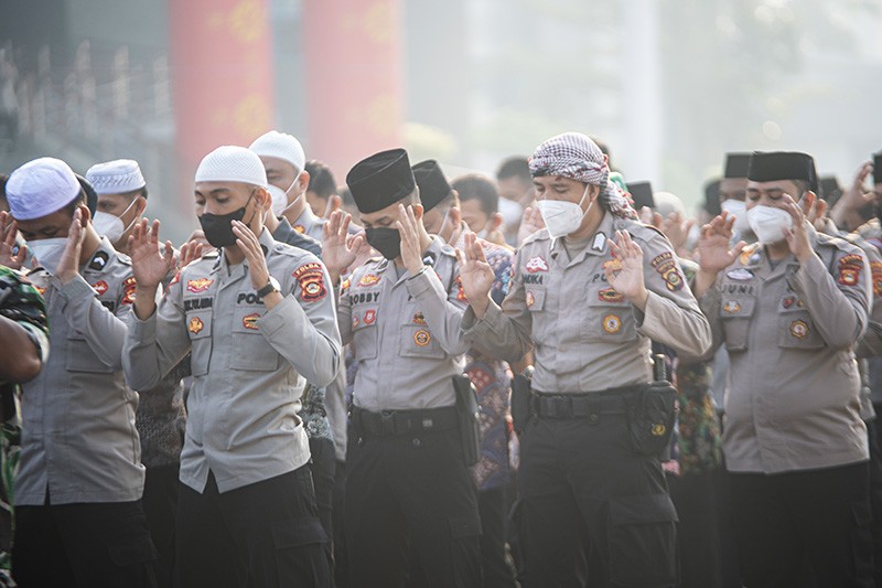Sholat Meminta Hujan di Tengah Kepungan Kabut Asap Kota Palembang - Bagian 1