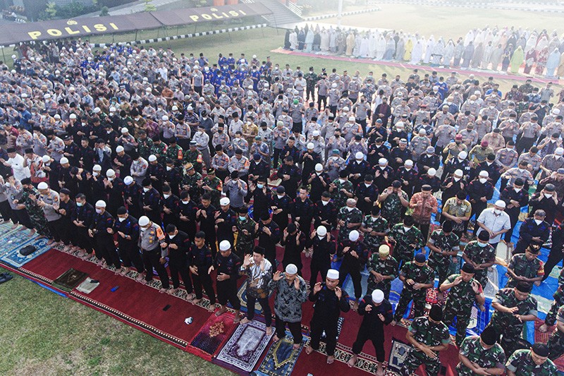 Sholat Meminta Hujan di Tengah Kepungan Kabut Asap Kota Palembang - Bagian 2