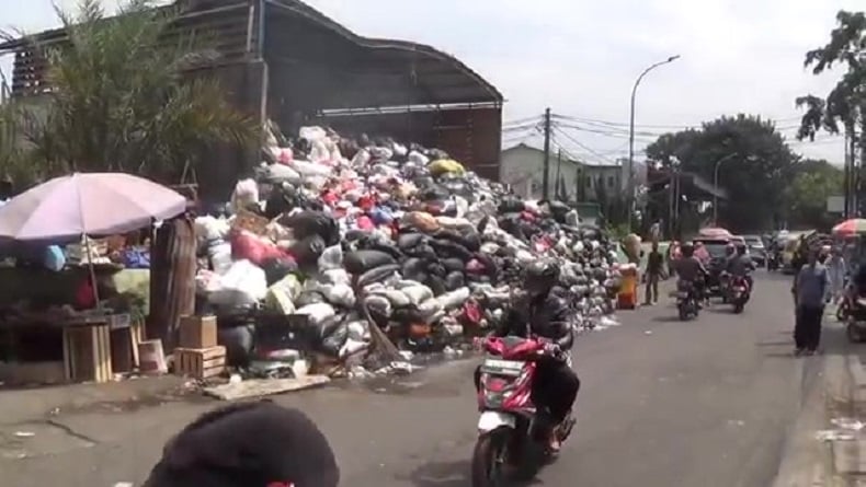 Masalah Sampah Tak Kunjung Selesai, 83 TPS di Kota Bandung Overload
