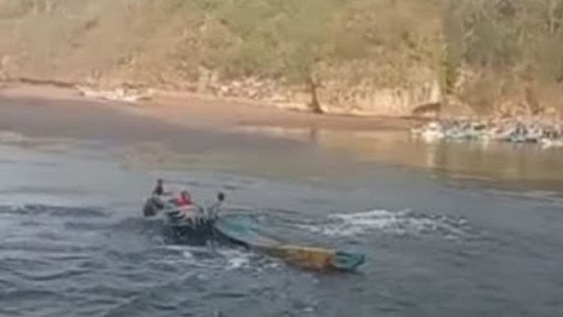 3 Kapal Nelayan Rusak hingga Tenggelam Dihantam Gelombang Tinggi di Pantai Baron