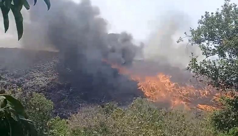 Gunung Sampah di TPA Putri Cempo Solo Terbakar