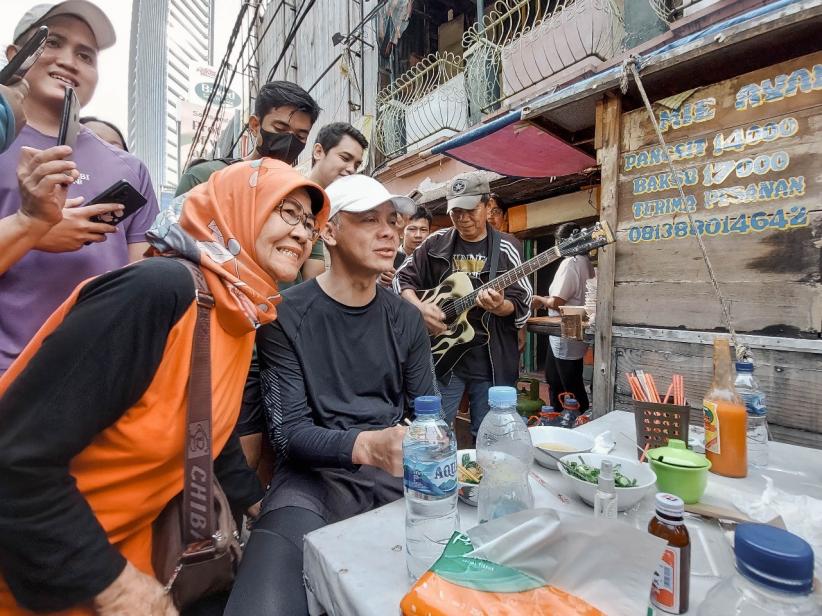 Kagetnya Pedagang Mie Ayam Pagi-Pagi Didatangi Ganjar Pranowo - Bagian 2