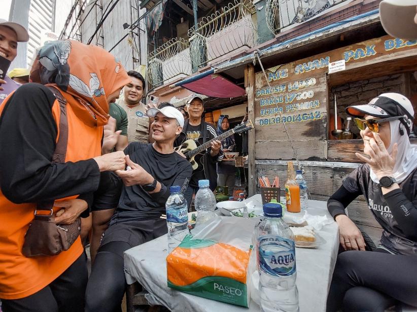 Kagetnya Pedagang Mie Ayam Pagi-Pagi Didatangi Ganjar Pranowo - Bagian 5