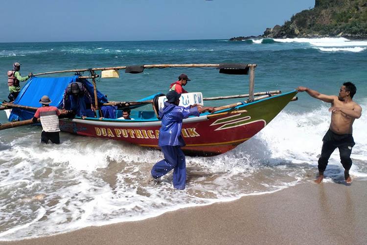 Nekat Mandi di Laut, Pengunjung Pantai Sedahan Gunungkidul Terseret Gelombang