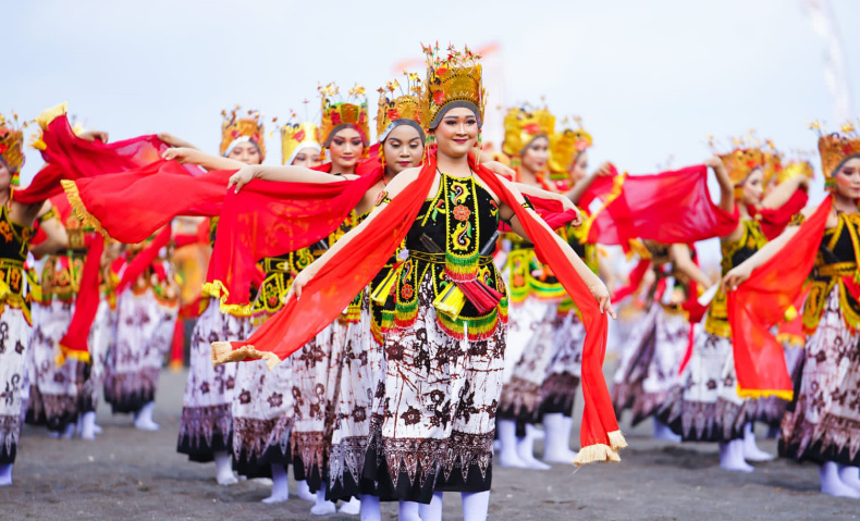 title Hadiri Event Gandrung Sewu, Gubernur Khofifah: Jadi Pembangkit Ekonomi Banyuwangi Hadiri Event Gandrung Sewu, Gubernur Khofifah: Jadi Pembangkit Ekonomi Banyuwangi