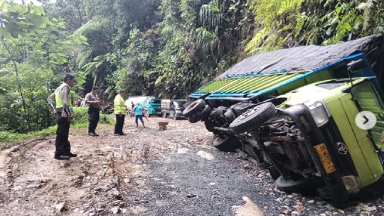 Hujan Deras di Tapteng Picu Longsor hingga Truk Terperosok, Ini Data Lengkapnya