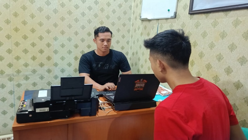 Kecanduan Judi Online, Kasir Toko Kue di Cianjur Nekat Gasak Uang Hasil Panjualan