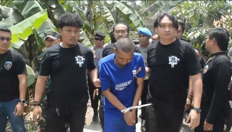 title Rekonstruksi Pembunuhan Perempuan dalam Septic Tank di Cilacap, Jasad Korban Ditelanjangi Rekonstruksi Pembunuhan Perempuan dalam Septic Tank di Cilacap, Jasad Korban Ditelanjangi