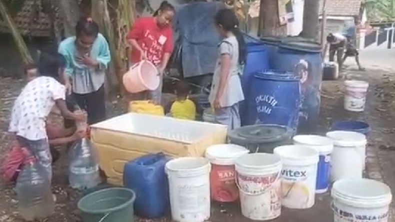 Dapat Bantuan 12.000 Liter Air Bersih, Warga Cimahi Doakan Partai Perindo Semakin Jaya