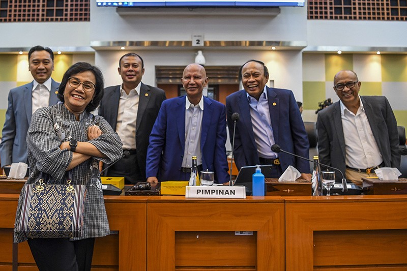 Gaya Sri Mulyani saat Hadiri Rapat bersama Banggar DPR - Bagian 1