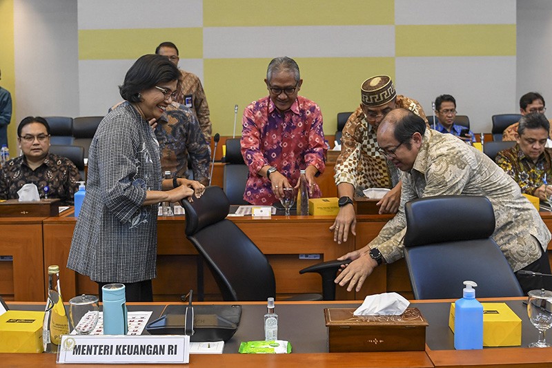 Gaya Sri Mulyani saat Hadiri Rapat bersama Banggar DPR - Bagian 3